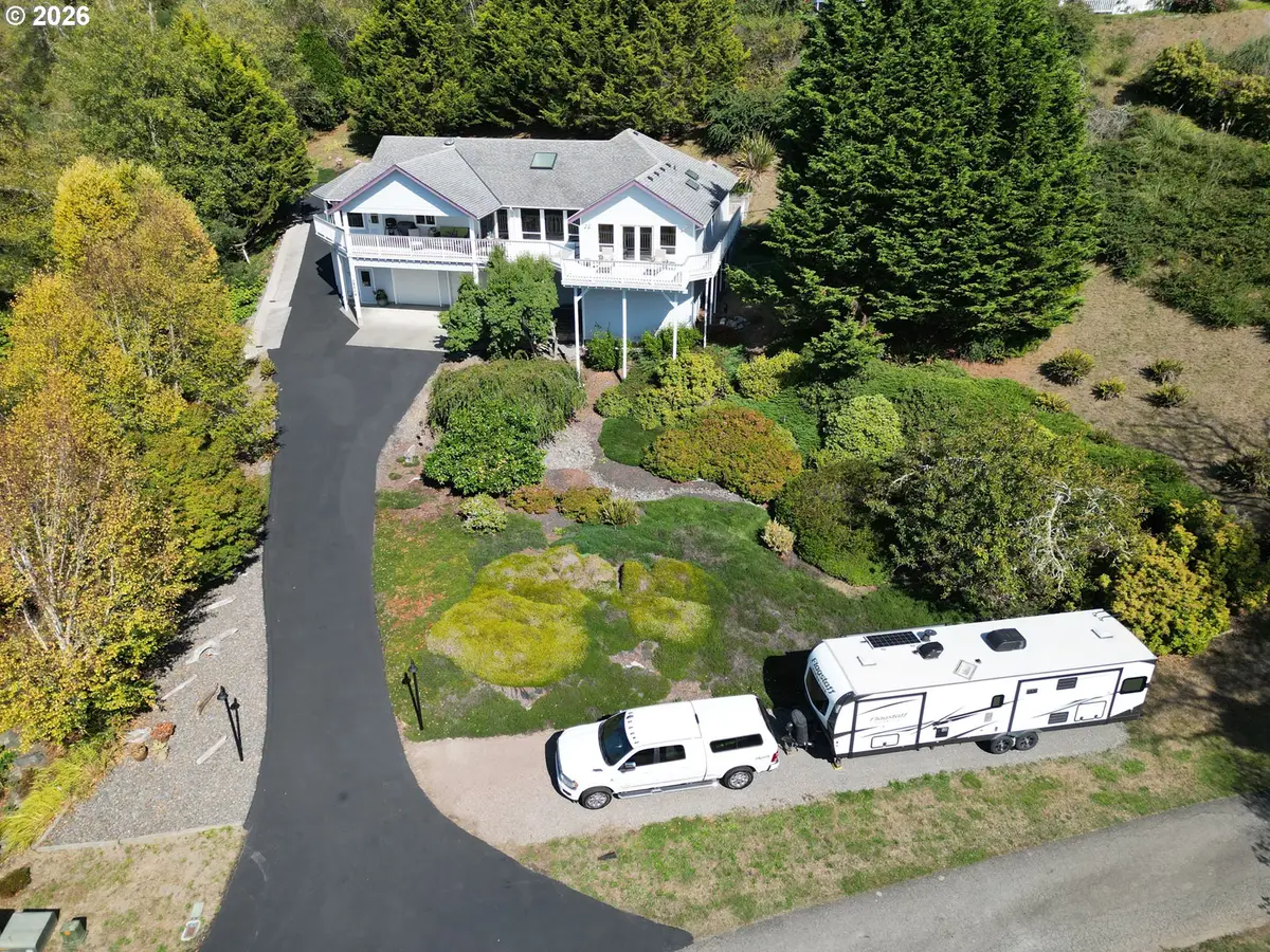 15709 Pelican Bay Dr, Brookings, OR 97415 - #1