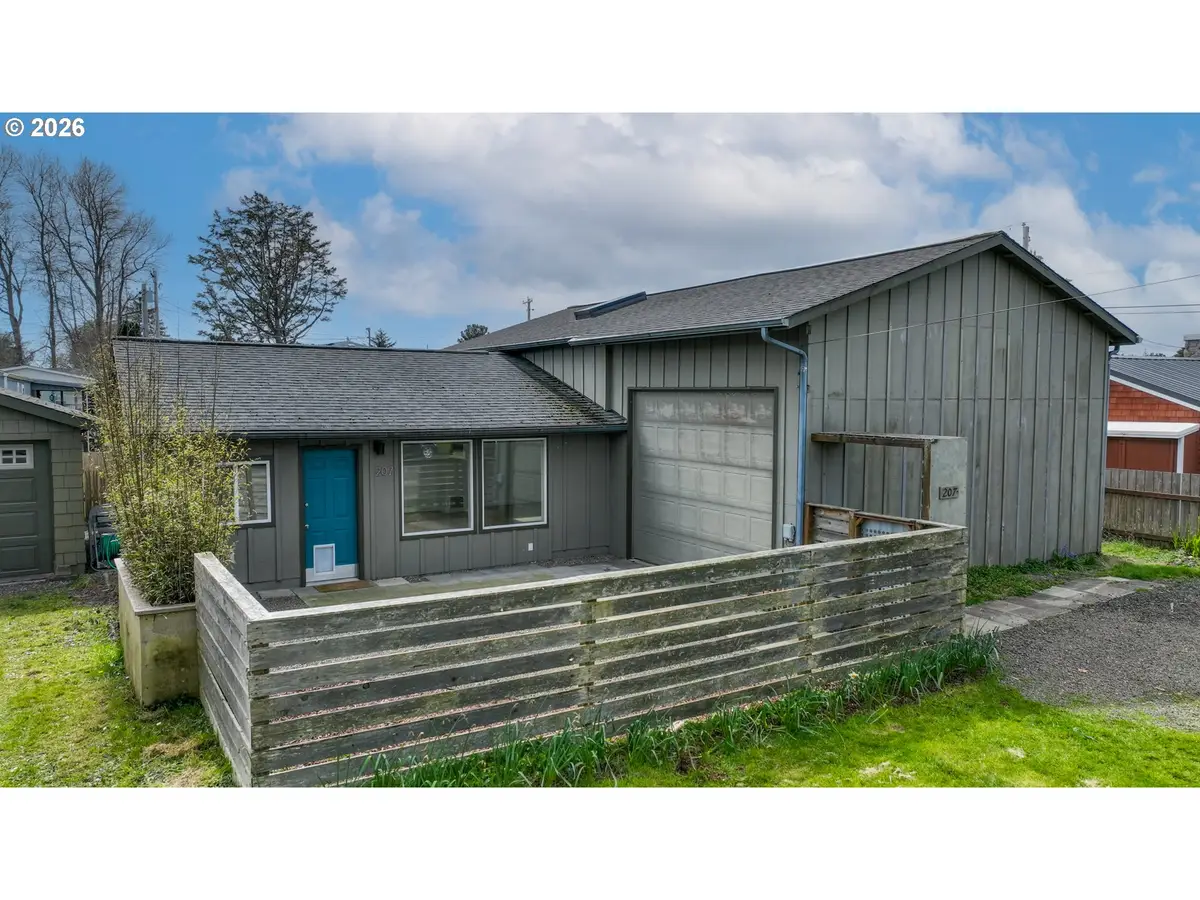 207 5th St Ne, Long Beach, WA 98631 - #1
