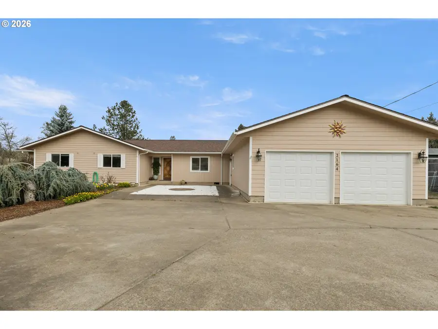 2164 SE Douglas Ave, Roseburg, OR 97470 - #3