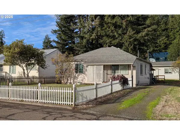 940 W 16th St, Coquille, OR 97423