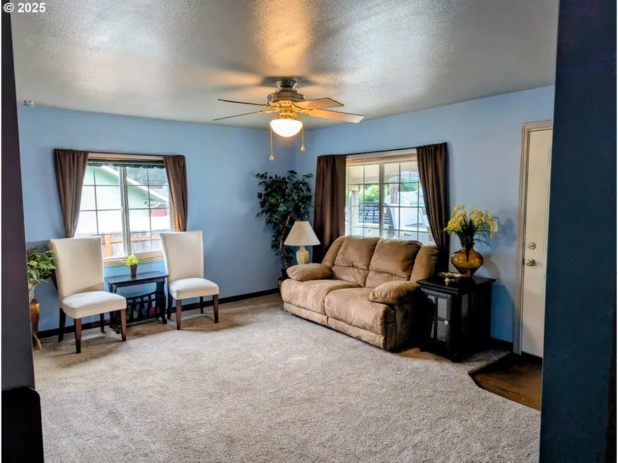 940 W 16th St, Coquille, OR 97423 - Image #3