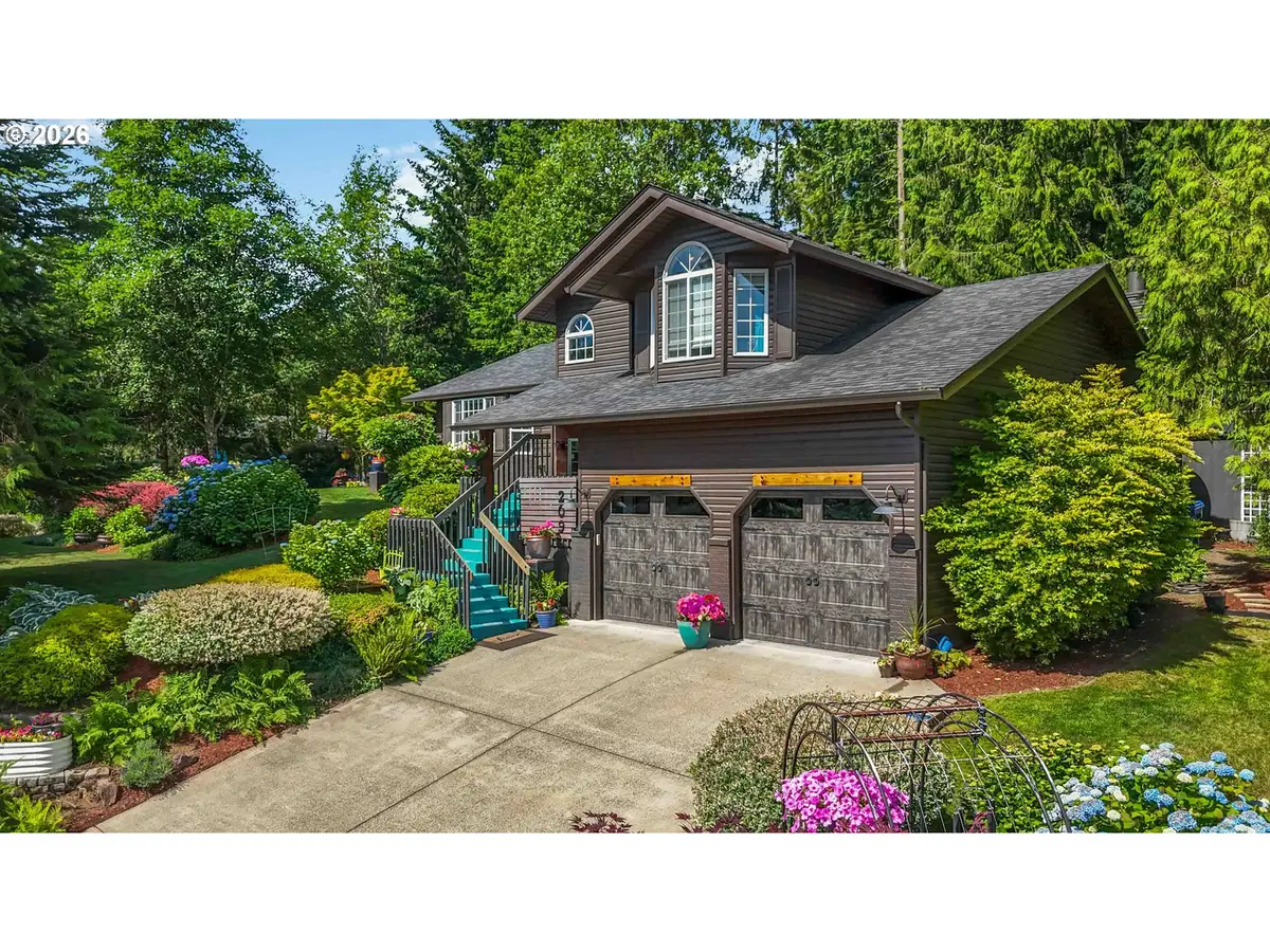209 W Beacon Hill Dr, Longview, WA 98632 - #1