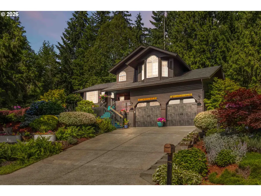 209 W Beacon Hill Dr, Longview, WA 98632 - #2