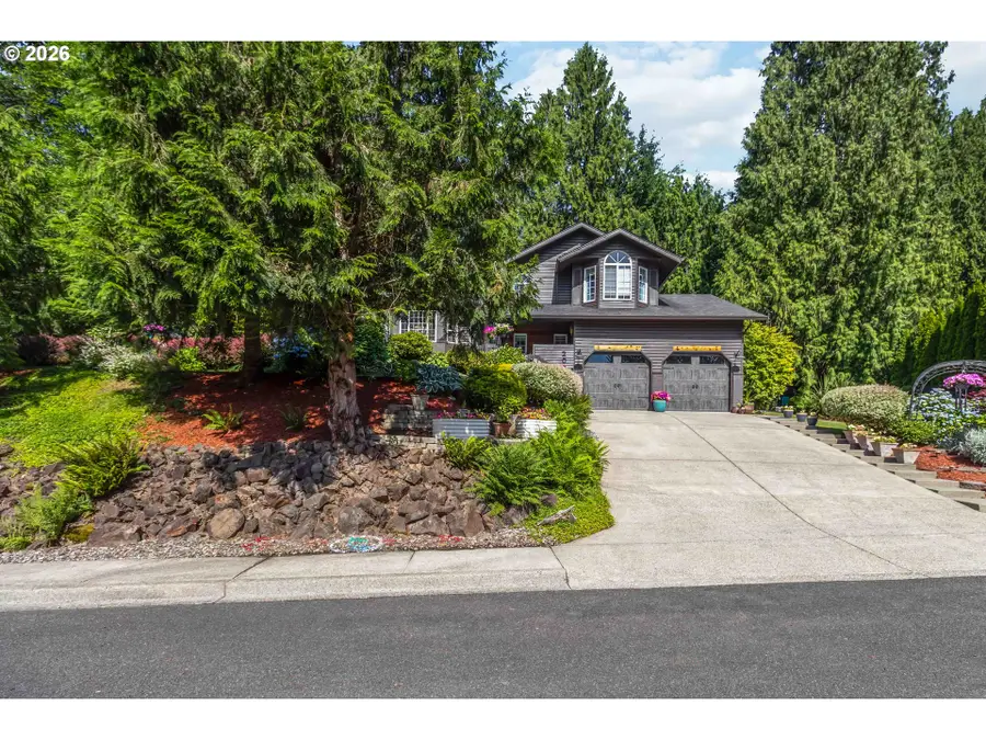 209 W Beacon Hill Dr, Longview, WA 98632 - #3