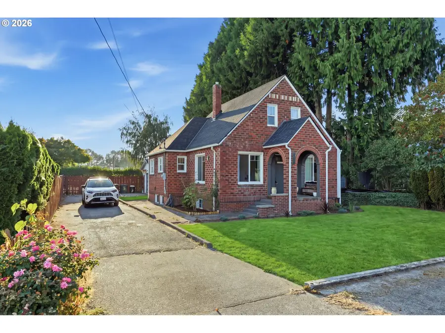 707 3rd St, Woodland, WA 98674 - #2
