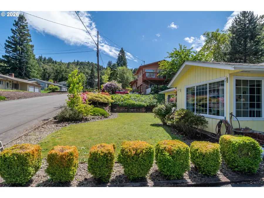 956 W Pilger St, Roseburg, OR 97471 - #2