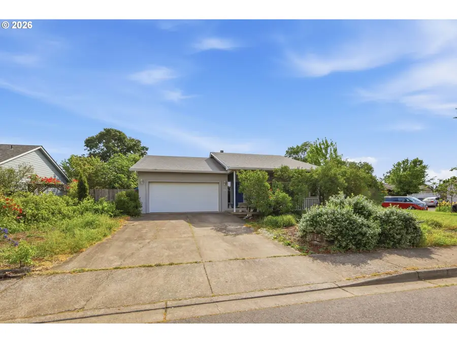 730 N 9th St, Harrisburg, OR 97446 - #2