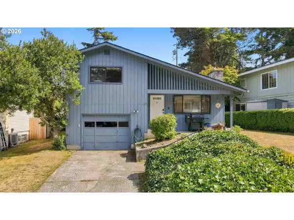 900 Oakway Dr, CoosBay, OR 97420