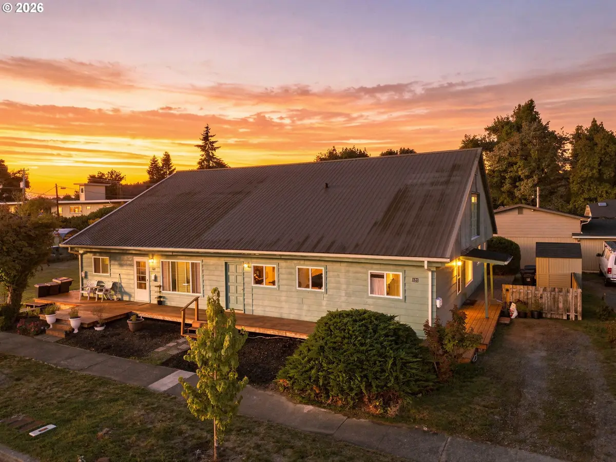 121 W C St, Springfield, OR 97477 - #1