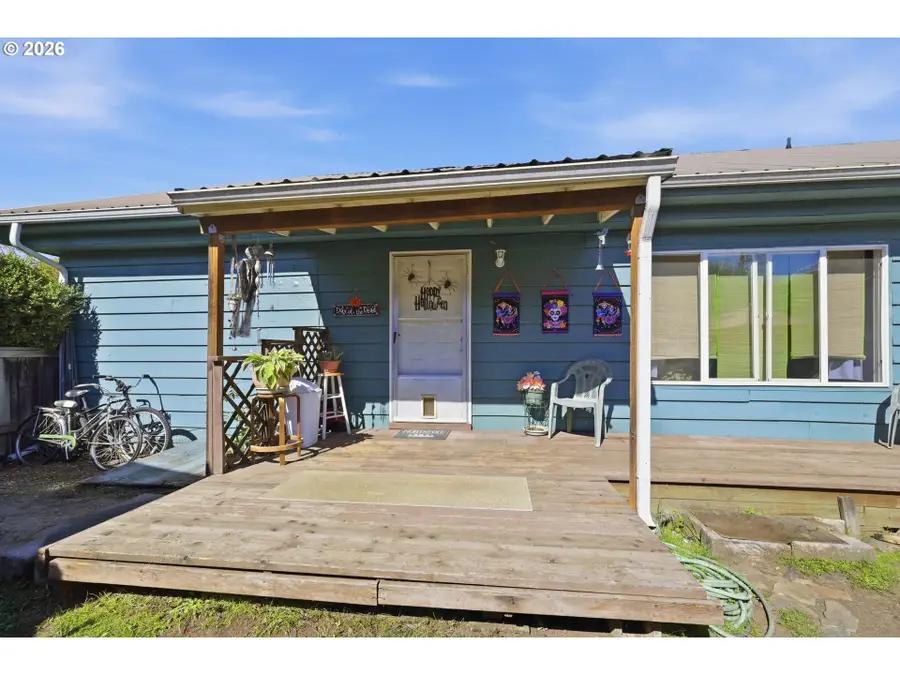 121 W C St, Springfield, OR 97477 - #3