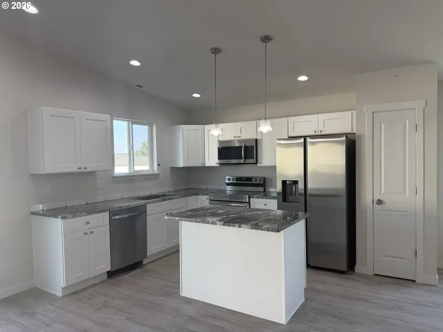 915 SE New Dream Ave, Irrigon, OR 97844 - #3