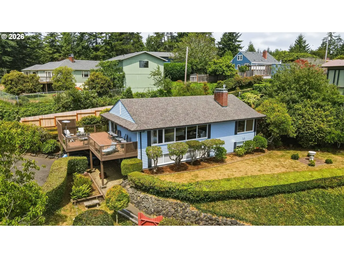 1037 N 10th St, Coos Bay, OR 97420 - #1