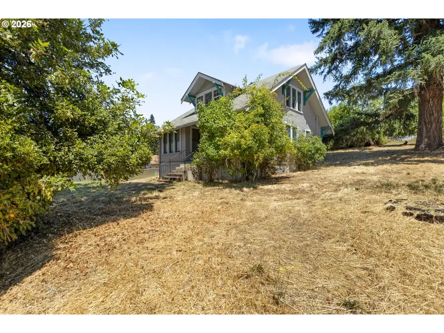 612 N State St, Sutherlin, OR 97479 - #2