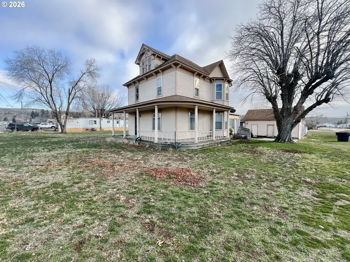 216 E Fulton St, Union, OR 97883 - #1