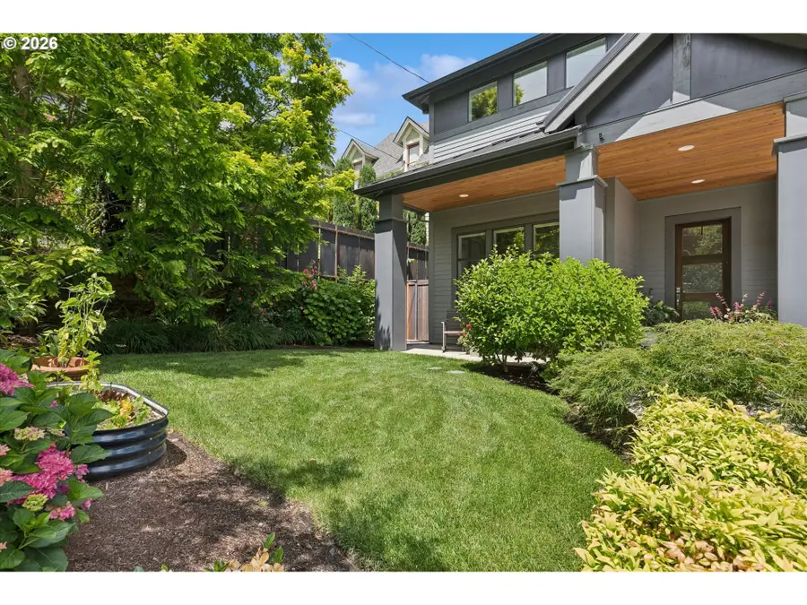 233 S Vermont St, Portland, OR 97219 - #3