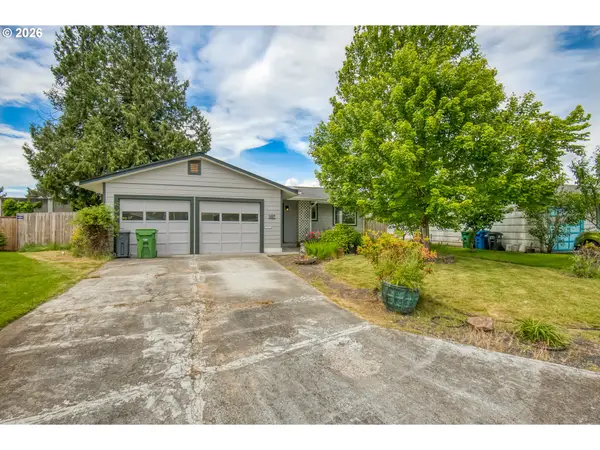 2257 Country Club Ter, Woodburn, OR 97071