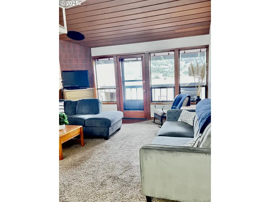 94304 Wedderburn Loop #443, Wedderburn, OR 97444 - Image #2