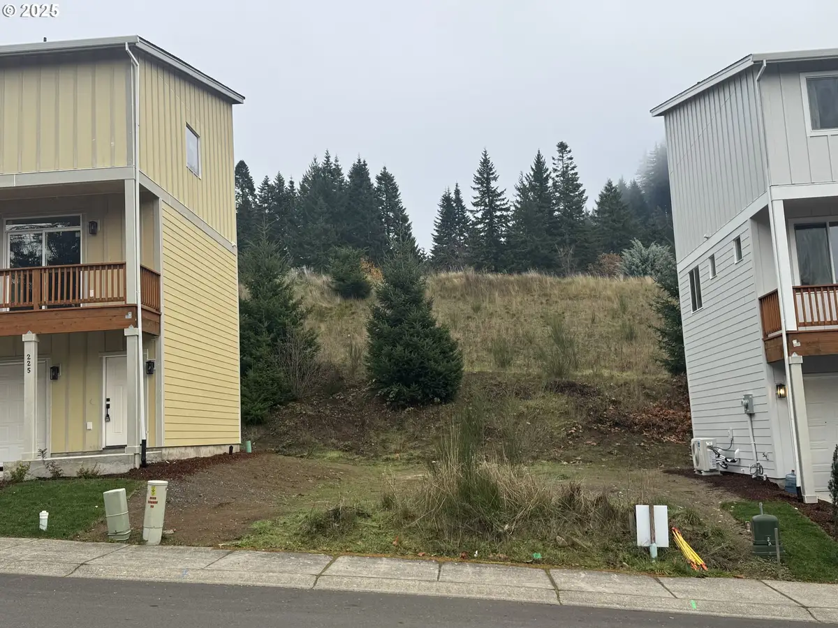 215 SW Sternwheeler Dr #27, Cascade Locks, OR 97014 - Image #1