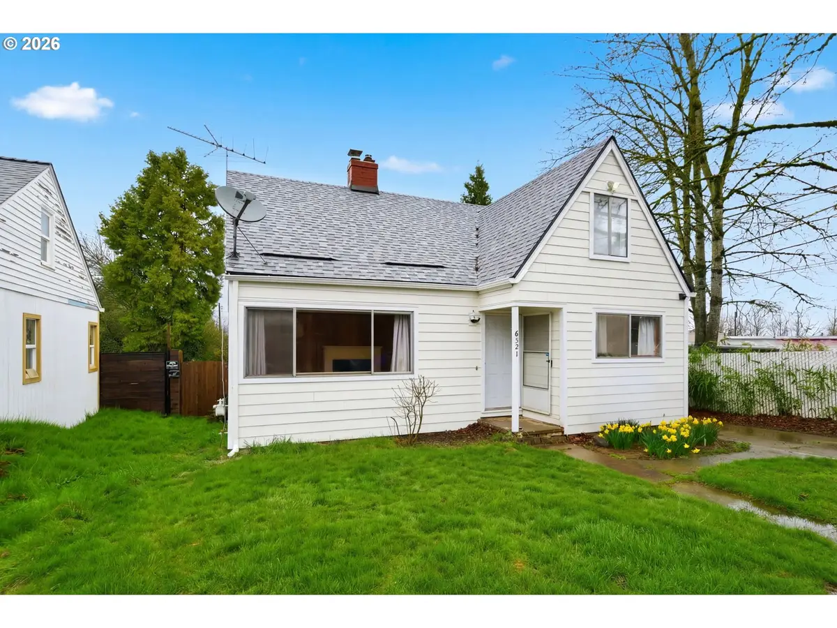 6321 NE Simpson St, Portland, OR 97218 - #1