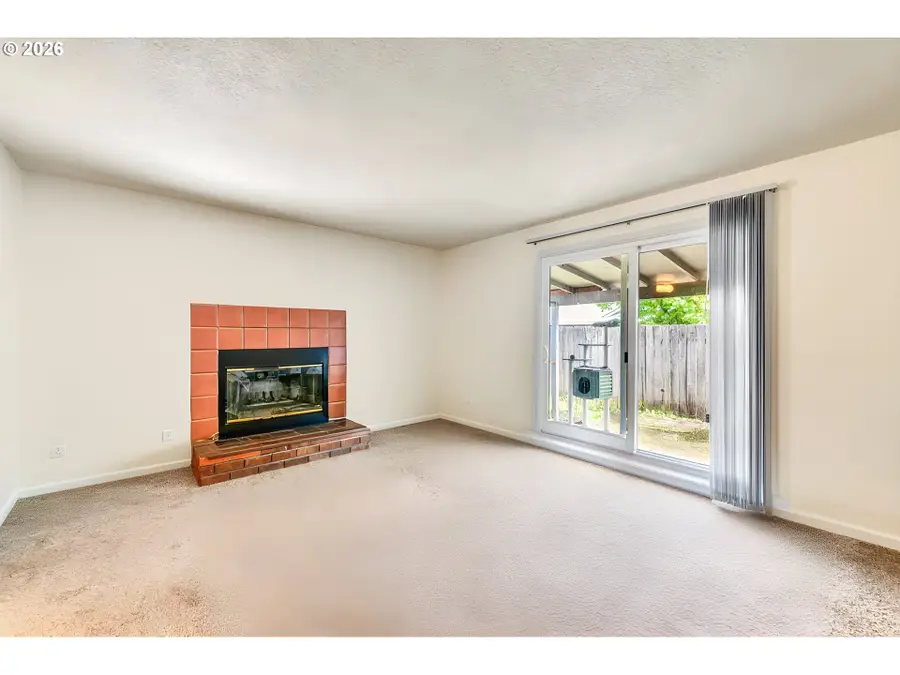 1390 R St, Springfield, OR 97477 - #3