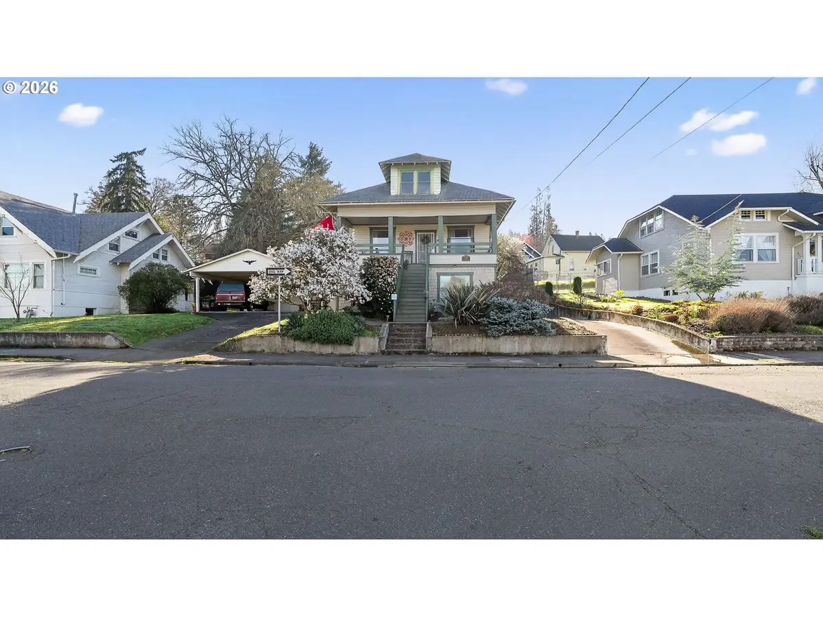 1151 SE Jackson St, Roseburg, OR 97470 - #1