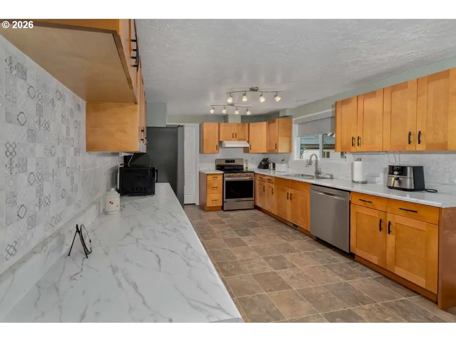 555 66th St, Springfield, OR 97478 - #3