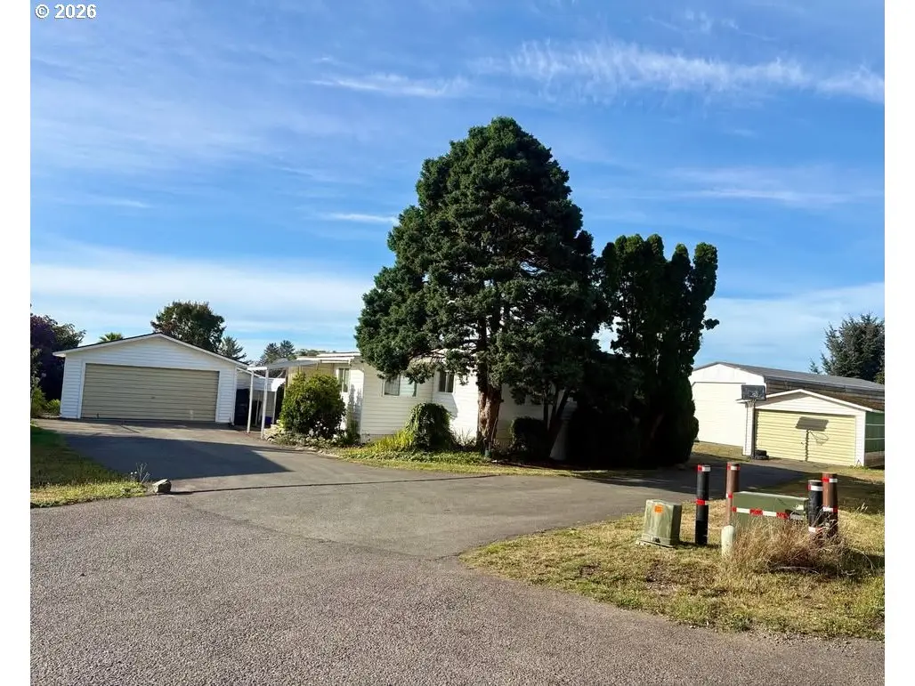 15936 Bay View Dr, Brookings, OR 97415 - #1