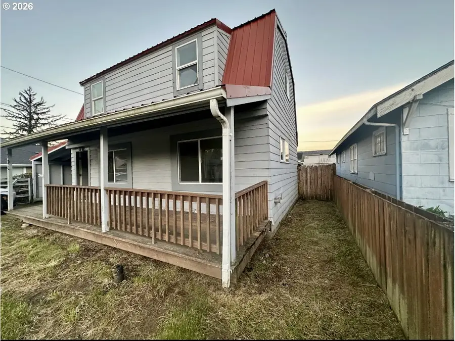 302 S 10th St, Coos Bay, OR 97420 - Image #2