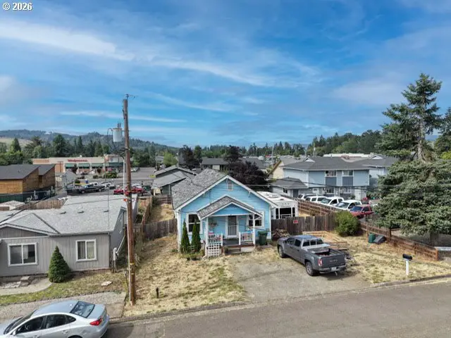 1732 E Washington Ave, Cottage Grove, OR 97424 - #2