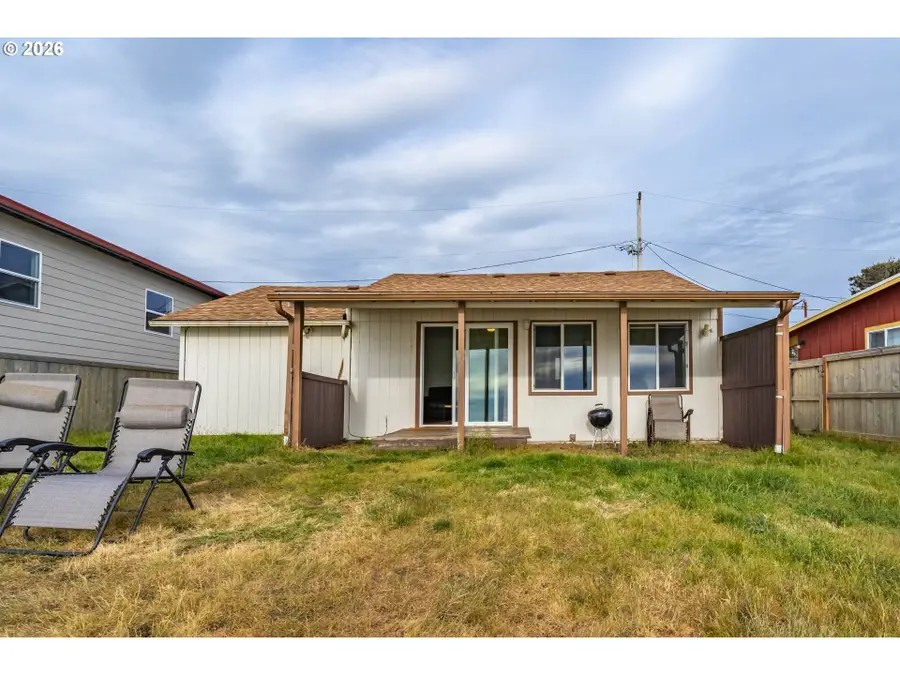 1933 NW Harbor Ave, Lincoln City, OR 97367 - #3