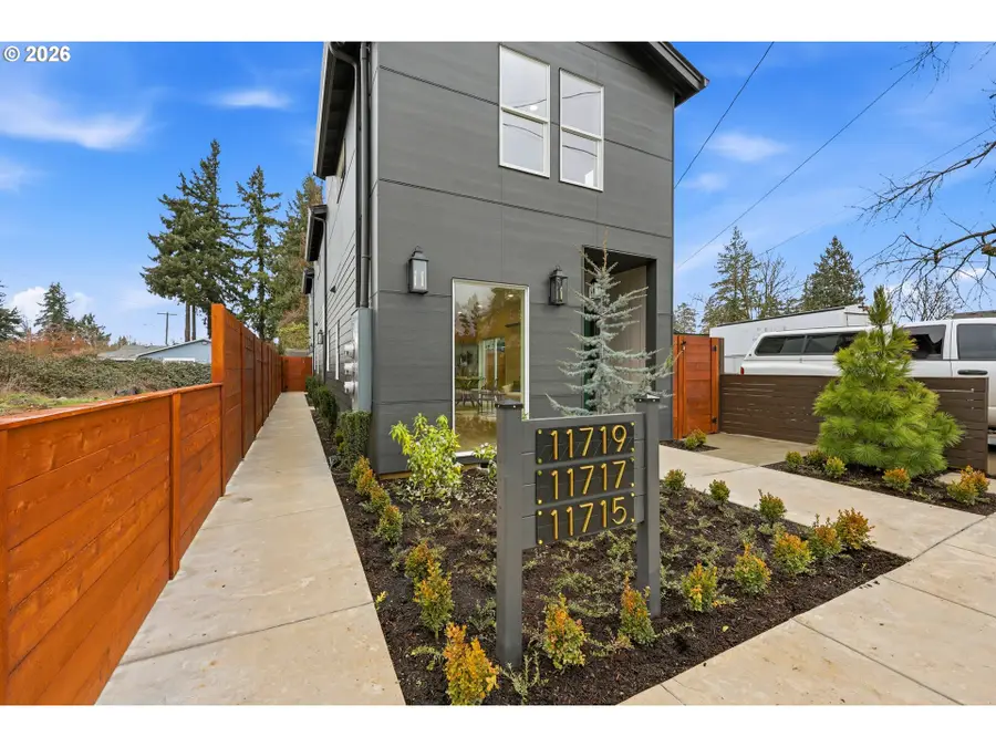 11715 SE Ash St, Portland, OR 97216 - #3
