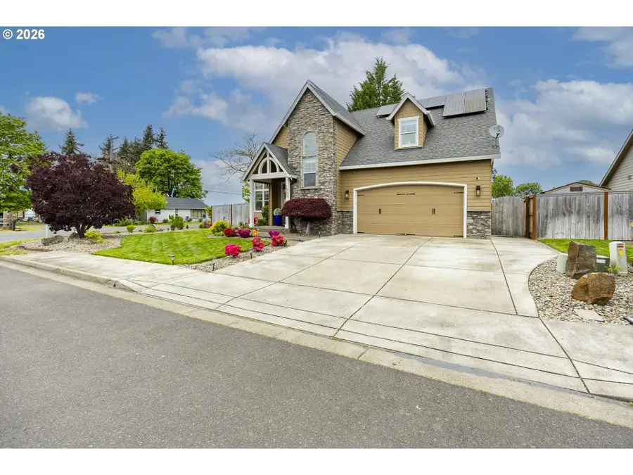 1900 W 4th Ave, Junction City, OR 97448 - #3