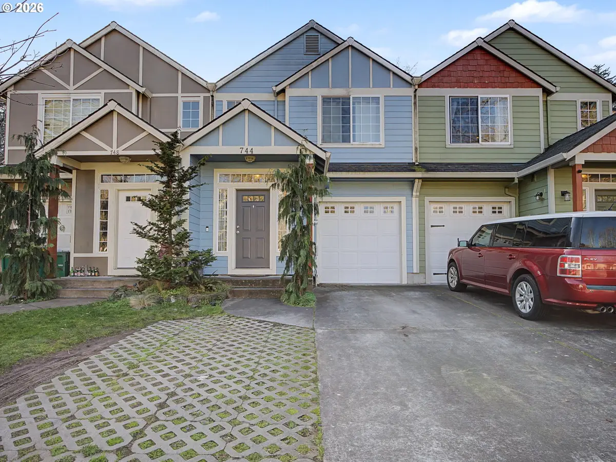 744 E Historic Columbia Ri Hwy, Troutdale, OR 97060 - #1