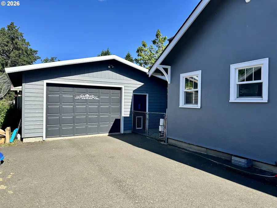 10303 S D St, Island City, OR 97850 - #3