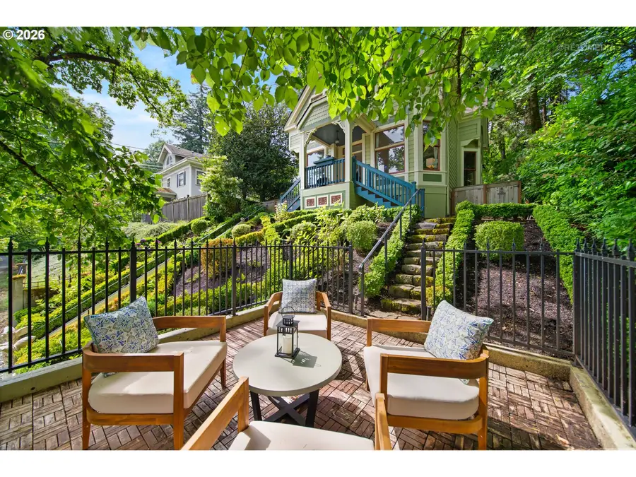 2104 SW Spring St, Portland, OR 97201 - #2
