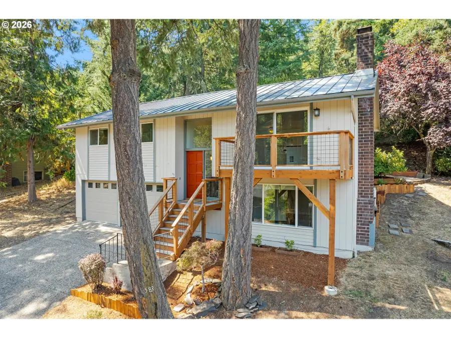583 Lochmoor Pl, Eugene, OR 97405 - #2