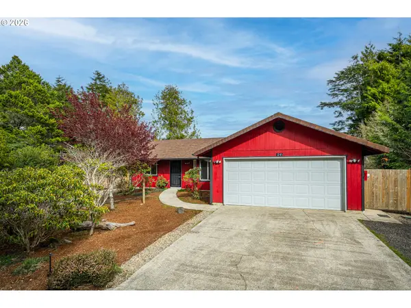 1245 SW Fairway Dr, Waldport, OR 97394
