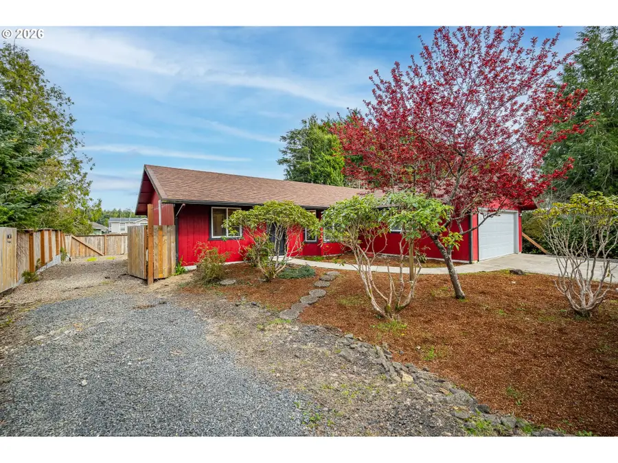 1245 SW Fairway Dr, Waldport, OR 97394 - #3