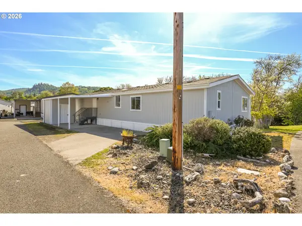 221 River Place Dr #117, Roseburg, OR 97470