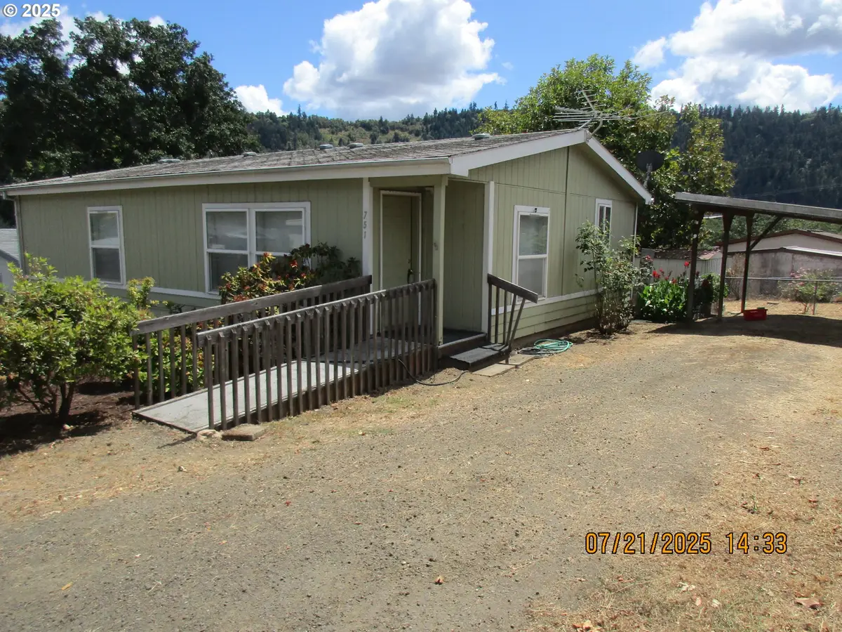 751 SE Meadowood Dr, Winston, OR 97496 - #1