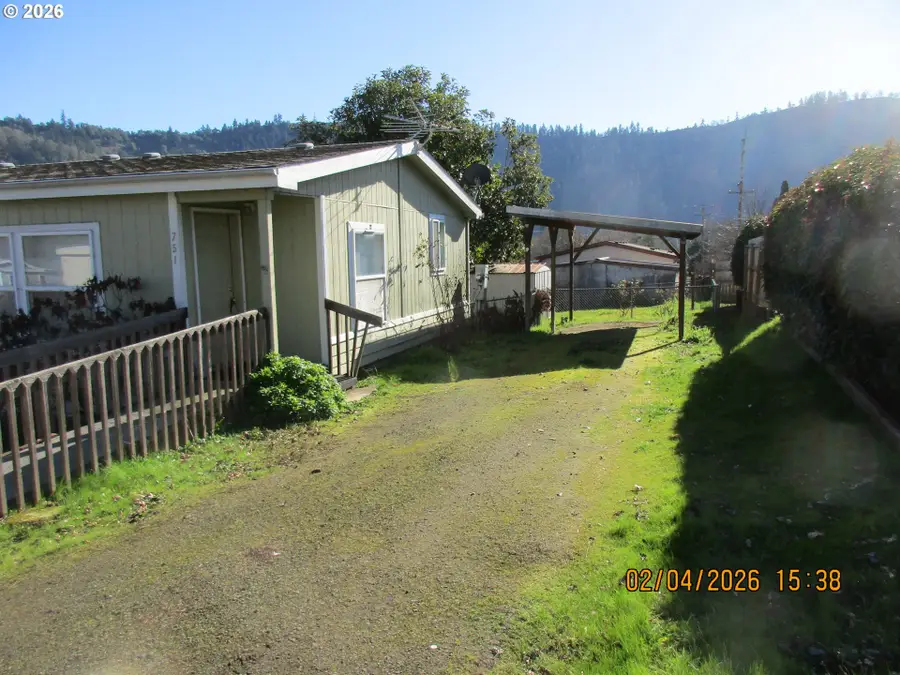 751 SE Meadowood Dr, Winston, OR 97496 - #2