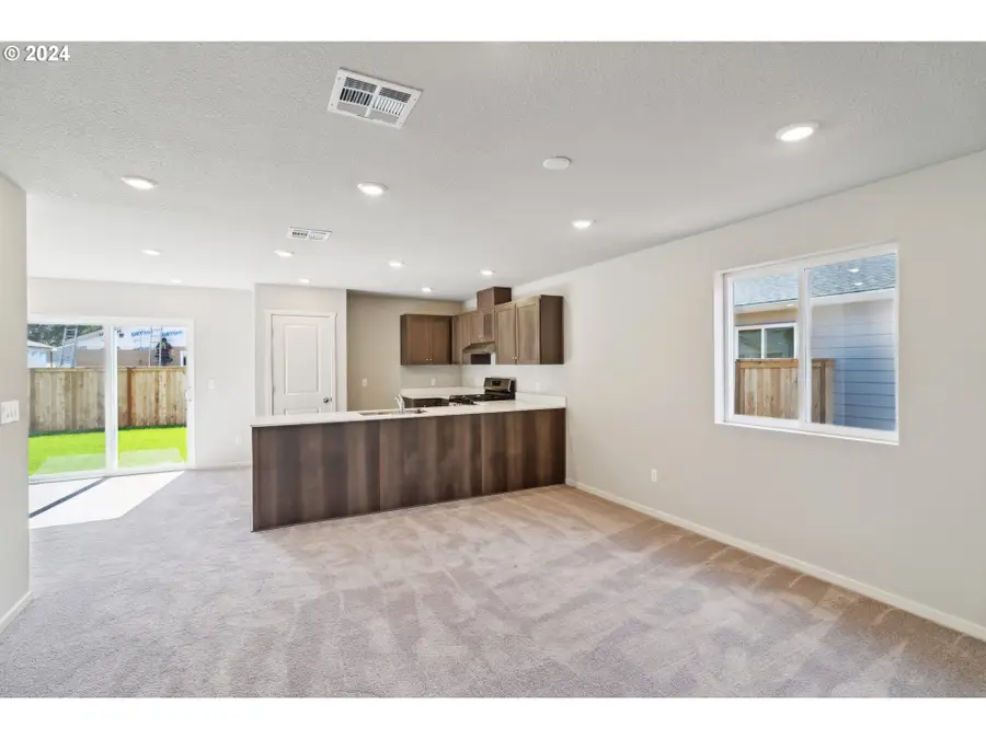 658 Minnesota St, Lebanon, OR 97355 - #2