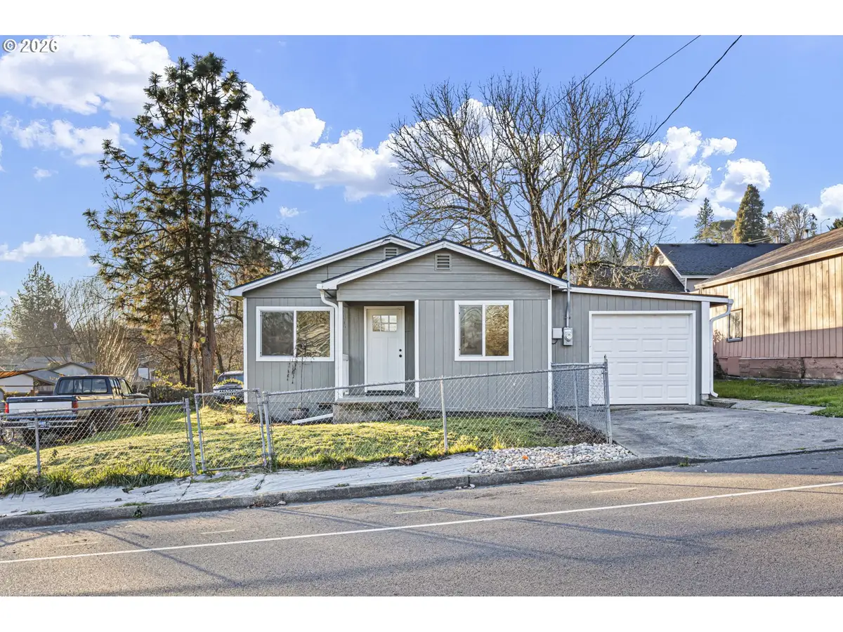 380 NW Cary St, Winston, OR 97496 - #1