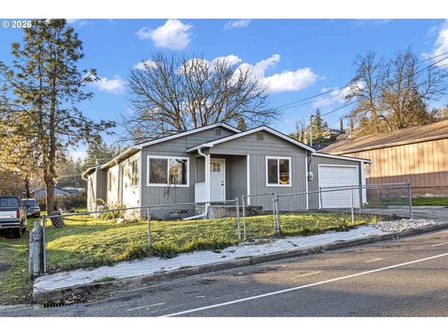 380 NW Cary St, Winston, OR 97496 - #3