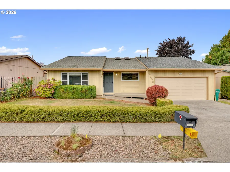2203 SW Larsson Ave, Troutdale, OR 97060 - #2