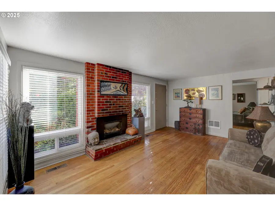 97 W 36th Ave, Eugene, OR 97405 - Image #3