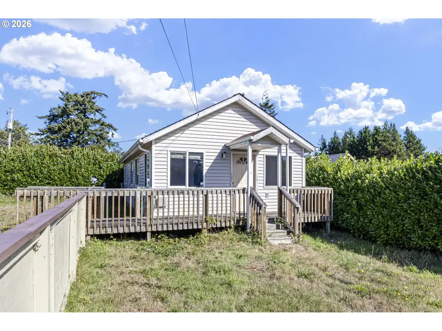 1946 16th St, North Bend, OR 97459 - #3