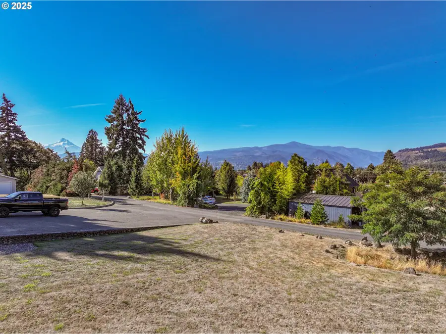 1195 NW Baker Dr, White Salmon, WA 98672 - Image #2