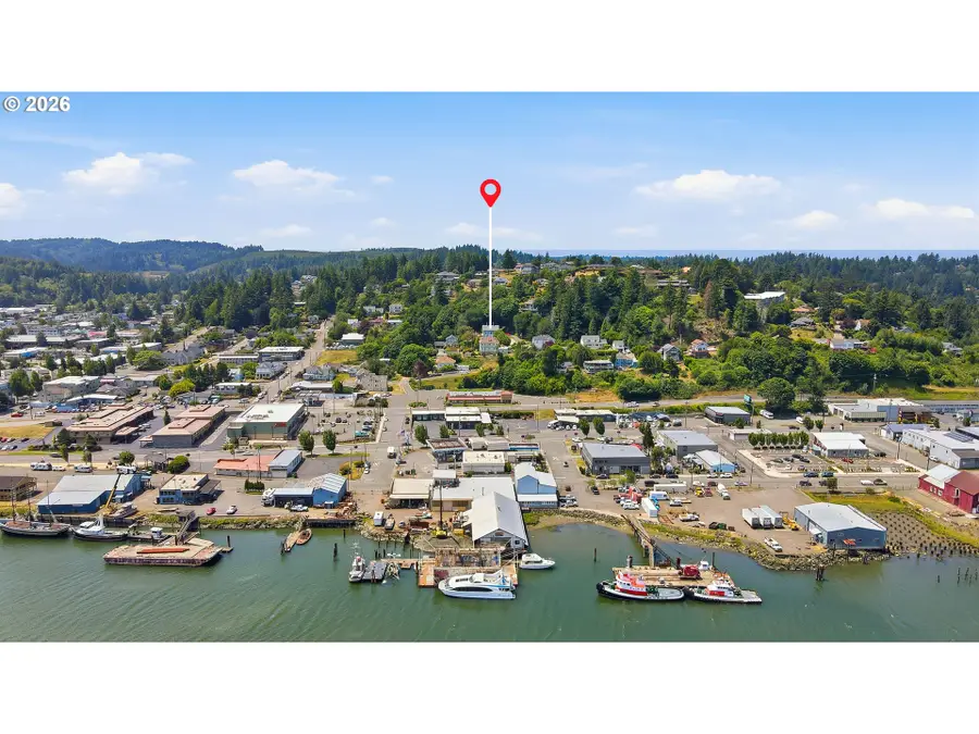 687 N 3rd St, Coos Bay, OR 97420 - #2