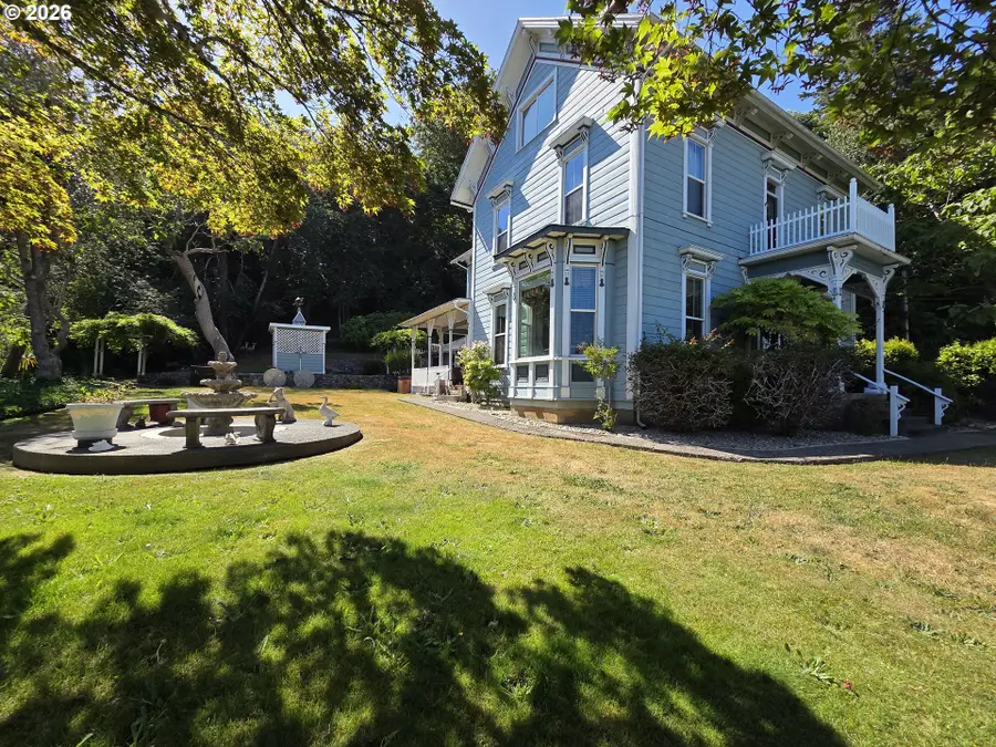 687 N 3rd St, Coos Bay, OR 97420 - #3